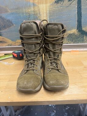 Danner tachyon 8” Coyote Tactical Military-Style Lace-Up Boots, men’s size 4